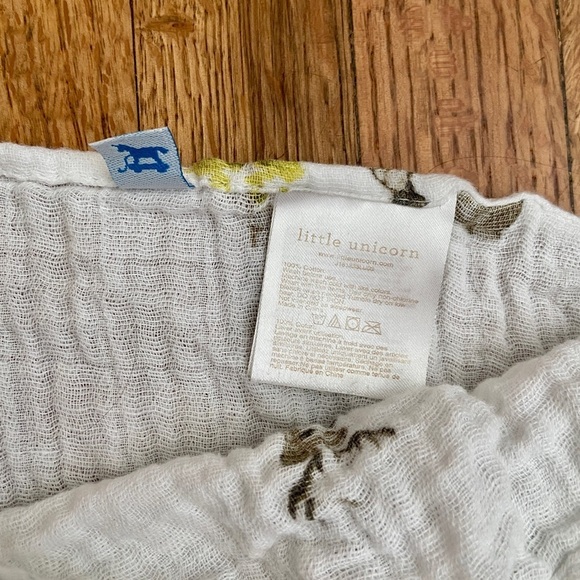 LITTLE UNICORN | Cotton Muslin Swaddle Blanket in Oh Deer! Pattern - Picture 2 of 2